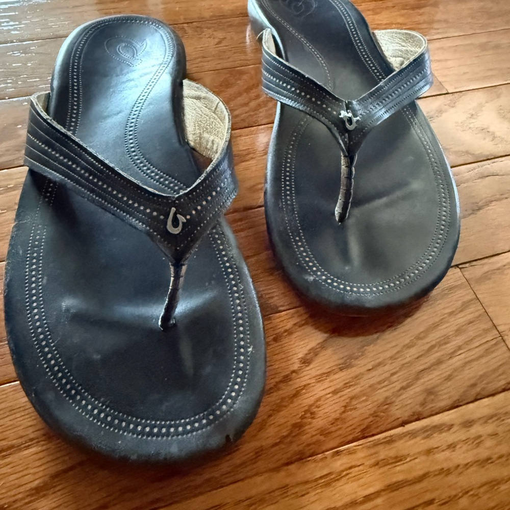 OluKai Black Leather Beach Sandals Casual